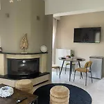 Niki's Paradise View アパート