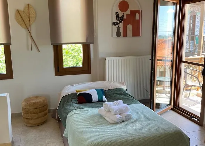 Niki's Paradise View * Taxiarkhis (Aristotelis)